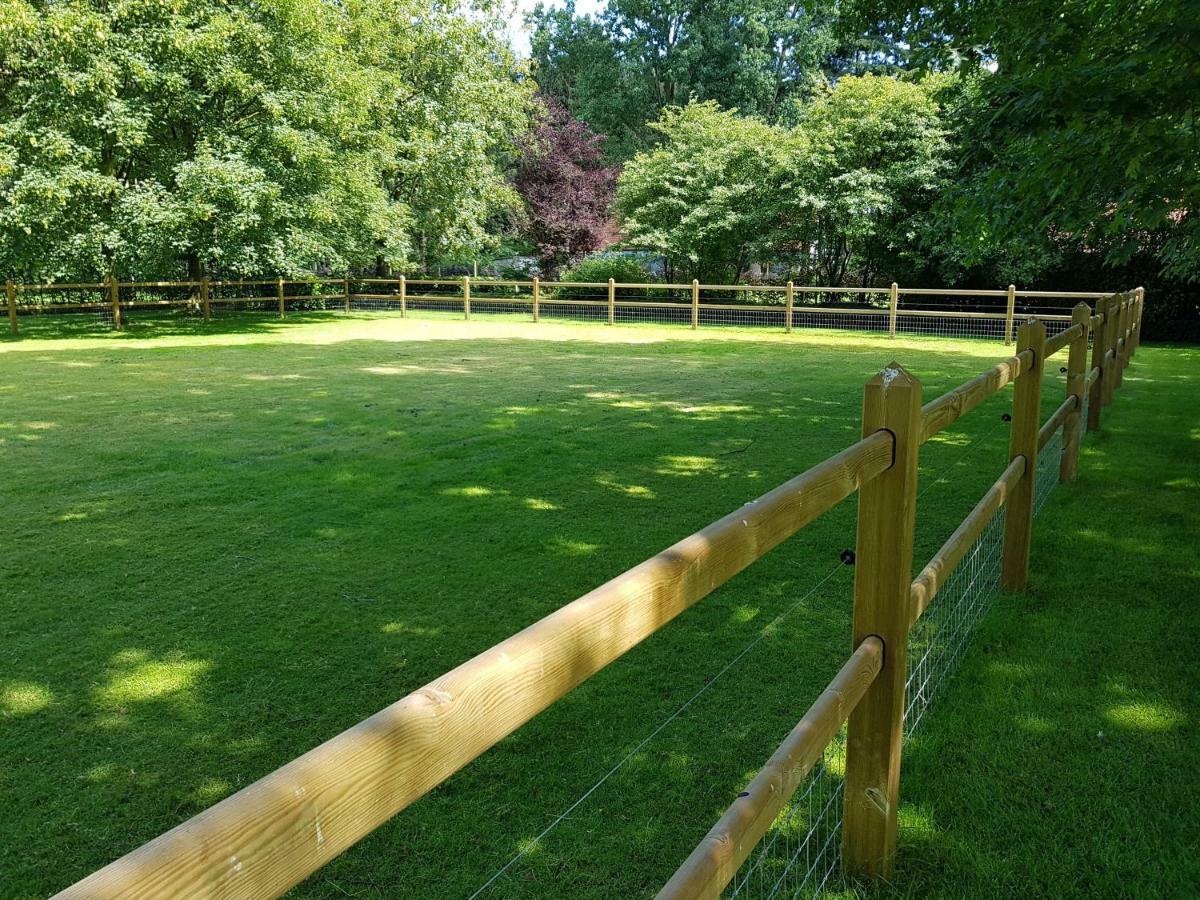 The Two Oaks - Private Garden For Guests Villa Hertsberge Екстериор снимка